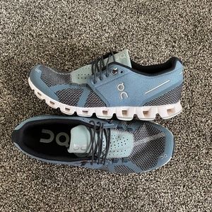 On Running Women Cloud 5 Shoes size 8.5